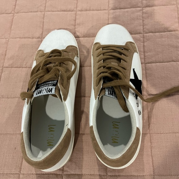 Mi.iM White and Brown Sneakers with Black Star & Hair on toe of shoe - Picture 3 of 10